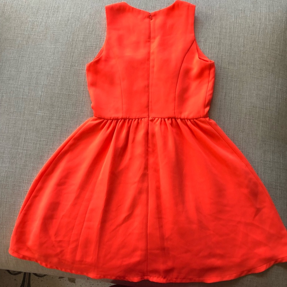 GUESS Fit-and-Flair Dress w/ Sweetheart Neckline - Picture 6 of 7
